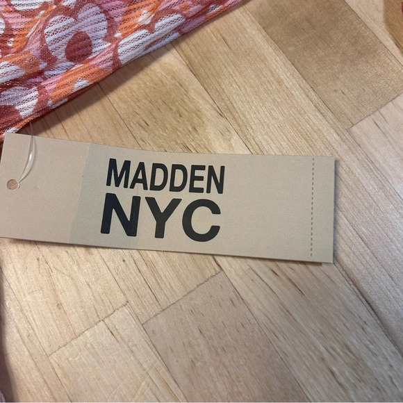 2 for$15 Madden NYC Juniors Cropped Keyhole Top - Picture 6 of 15